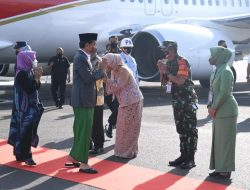 Danrem 043/Gatam Dampingi Pangdam II/Swj, Sambut Presiden Joko Widodo Di Bandara Internasional Radin Inten II Lampung