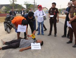 Polres Pringsewu Gelar Reka Ulang Pembunuhan ODGJ